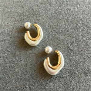 Unique pearl earrings